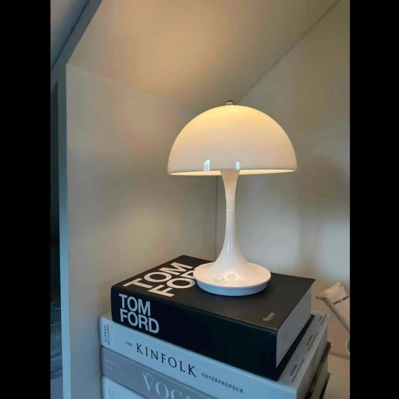 LED mushroom small table lamp portable USB charging dimmable flower bud lamp bedroom bedside lamp